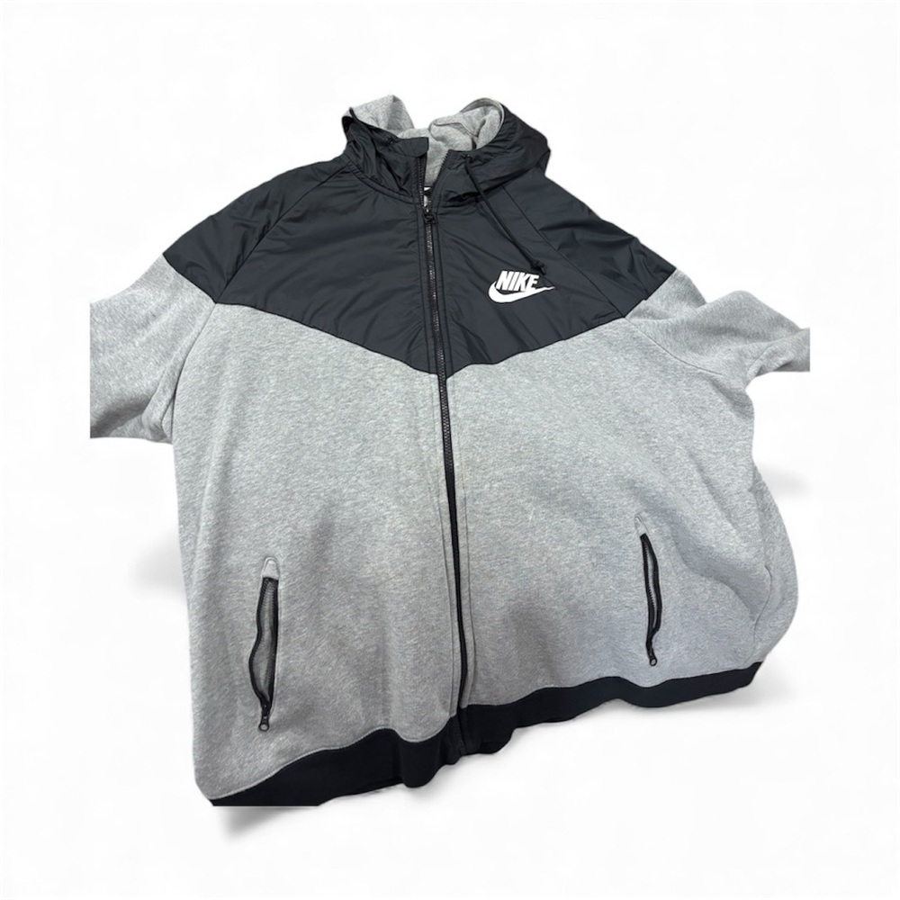Nike Men's Black and Gray Windrunner Windbreaker